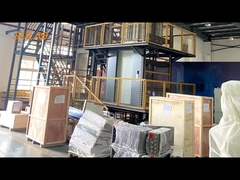 Teile von Aufzügen im Leerlauf