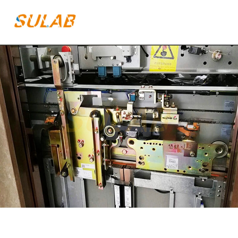 KM902670G13 R6 Short Arm Door Knife with Thickened Galvanized Steel Plate and Built-in Lock Mechanism for Elevator Door Operator Safety